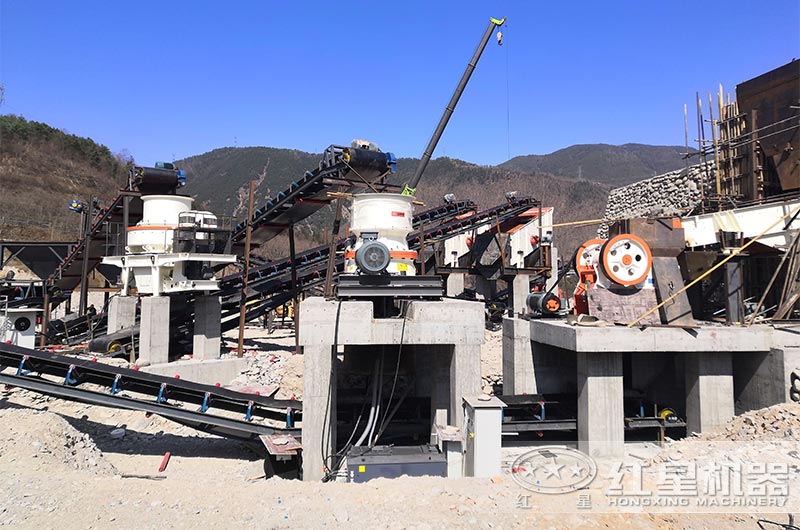 時(shí)產(chǎn)100噸花崗巖破碎制砂現(xiàn)場(chǎng)