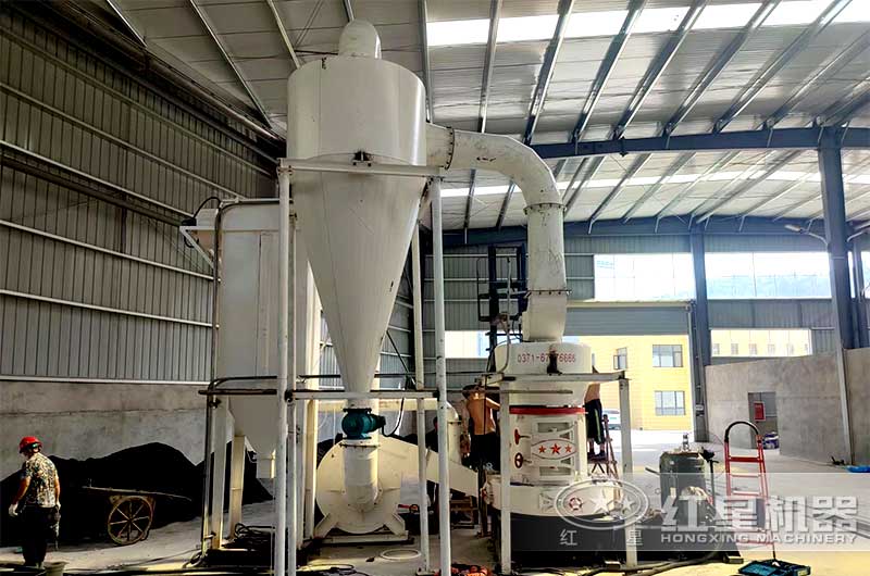 雷蒙磨粉機安裝現場