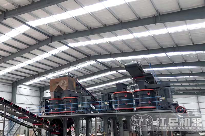 復(fù)合式破碎機(jī)現(xiàn)場