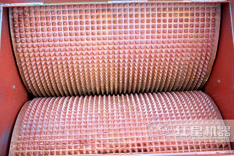 對輥破碎機兩個主要易損件碾滾