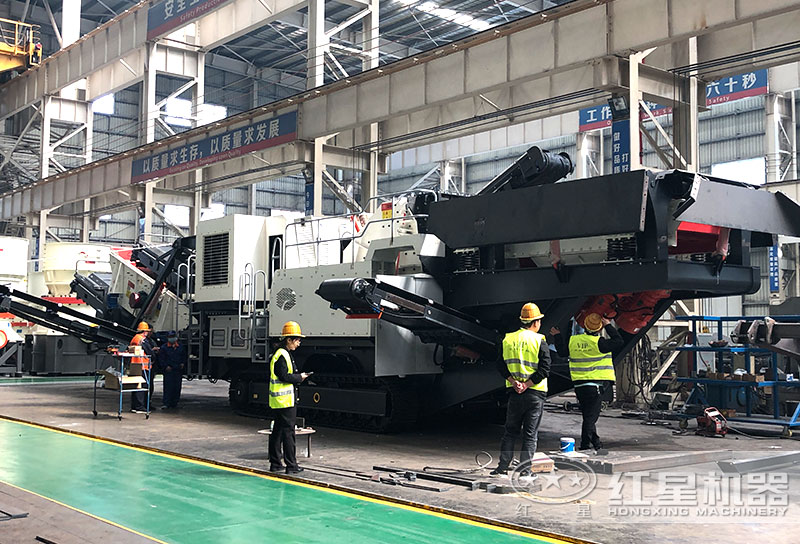 客戶參觀移動風(fēng)化石制砂機(jī)設(shè)備 客戶參觀移動風(fēng)化石制砂機(jī)設(shè)備