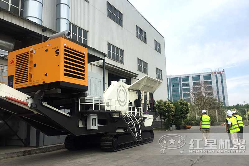 客戶到廠考察移動破碎站