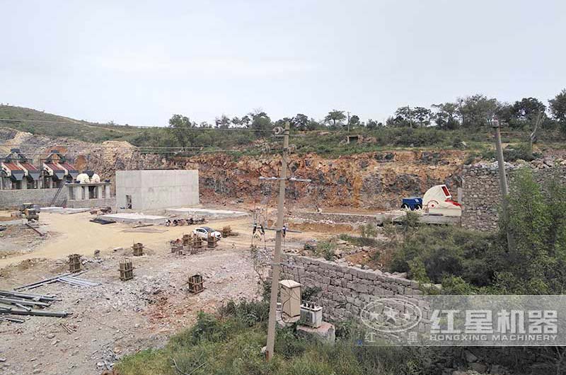 輝縣青石制砂生產(chǎn)線(xiàn)現(xiàn)場(chǎng)