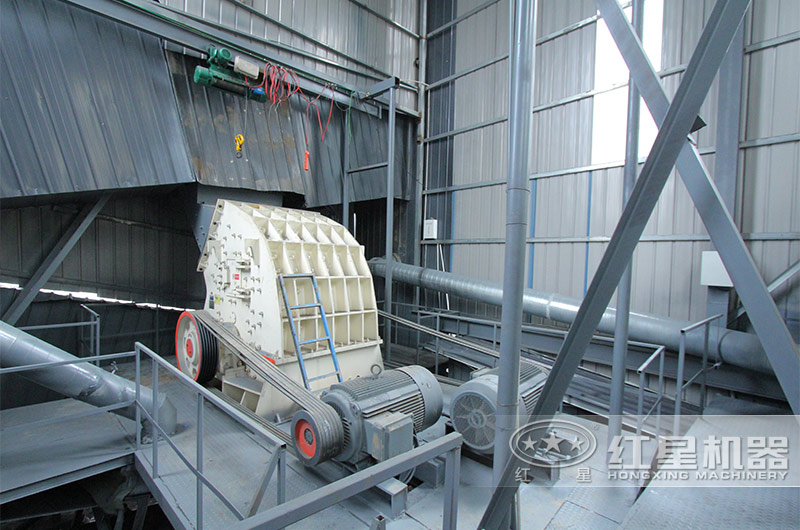 登封砂石加工廠(chǎng)車(chē)間重錘式破碎機(jī)