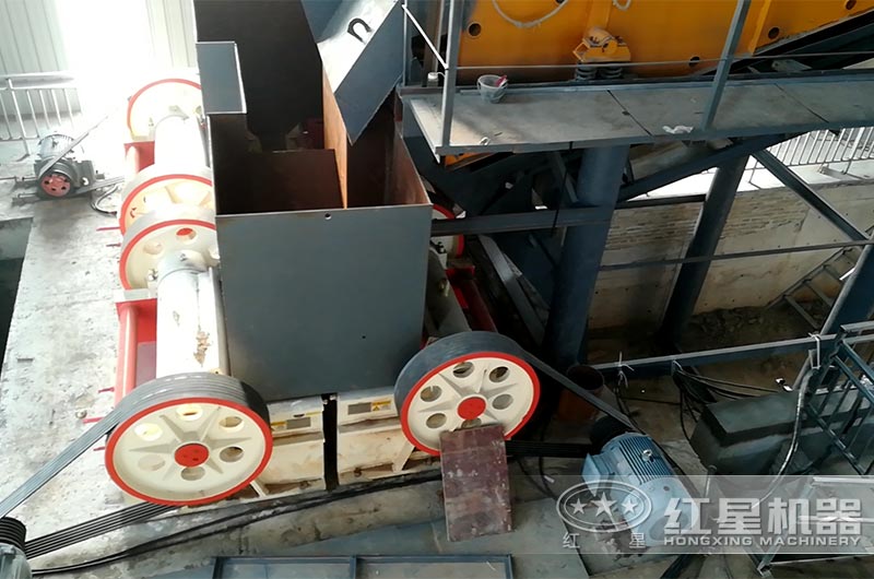 PE250*400顎式破碎機現(xiàn)場