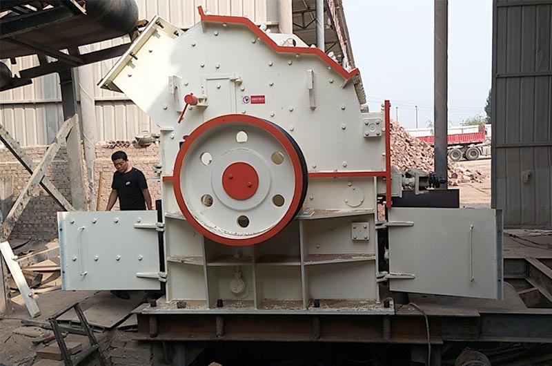 細(xì)碎制砂機(jī)處理現(xiàn)場