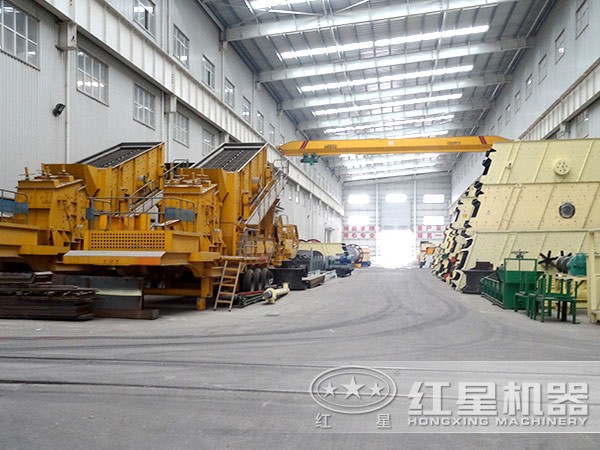 鵝卵石車載破碎機(jī)生產(chǎn)車間