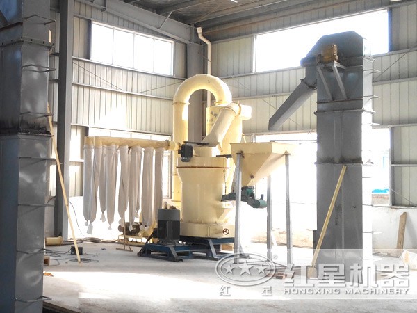 1200目錳礦磨粉機(jī)現(xiàn)場(chǎng)圖 1200目錳礦磨粉機(jī)現(xiàn)場(chǎng)圖