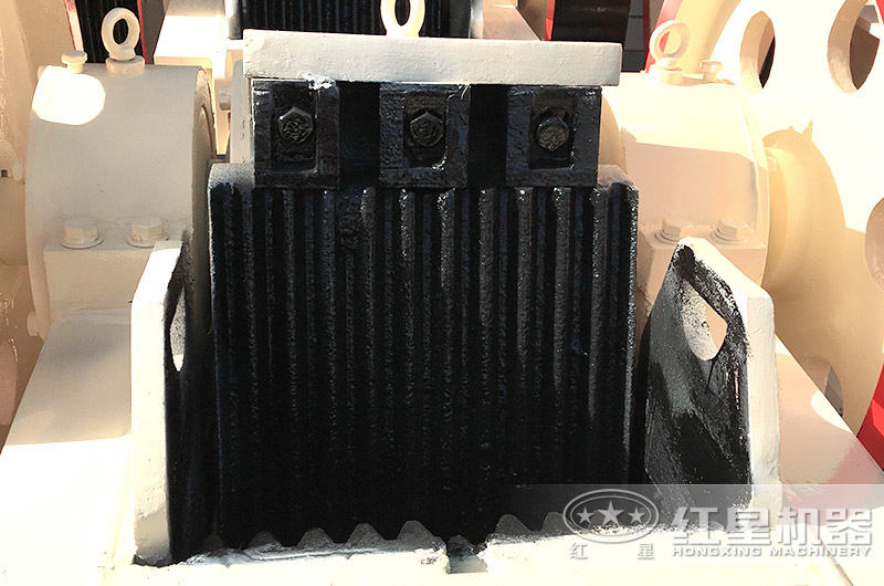 600*900顎式破碎機(jī)進(jìn)料口 600*900顎式破碎機(jī)進(jìn)料口