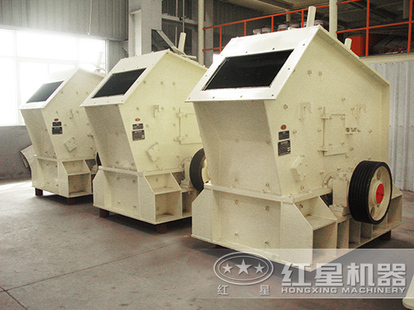 500噸/時PF反擊式碎石機廠區(qū)排列整齊圖