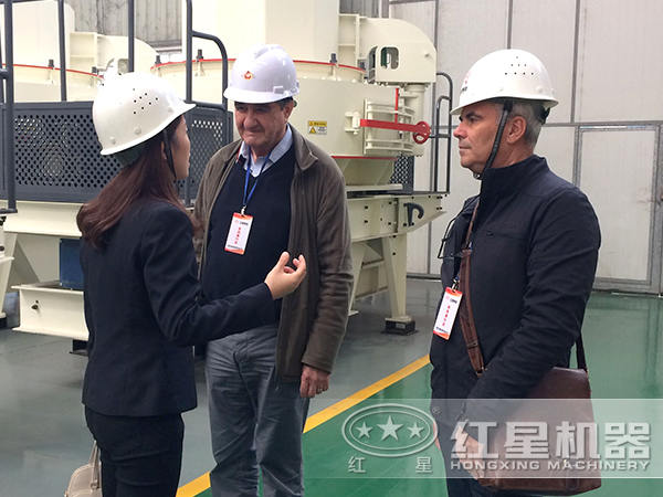 350t/h立式沖擊式碎石機用戶來場參觀圖