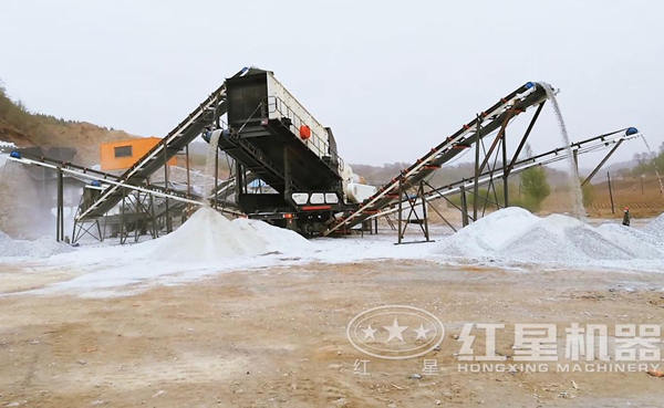 顎式移動破碎機破碎青石