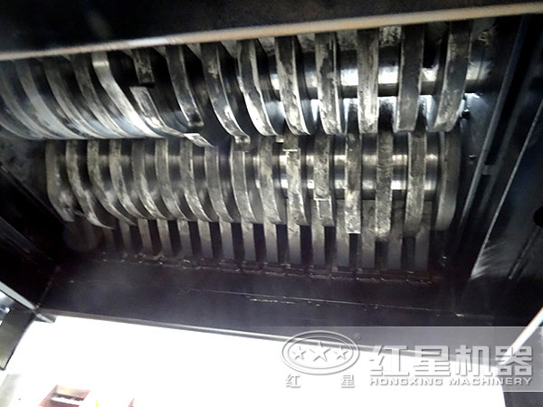 金屬破碎機內(nèi)部