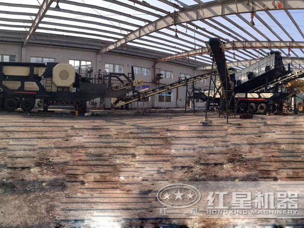 HX輪胎顎破移動破碎站現場作業圖