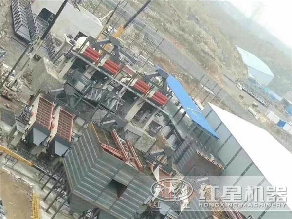 時產(chǎn)1500噸重錘式破碎石機現(xiàn)場 時產(chǎn)1500噸重錘式破碎石機現(xiàn)場