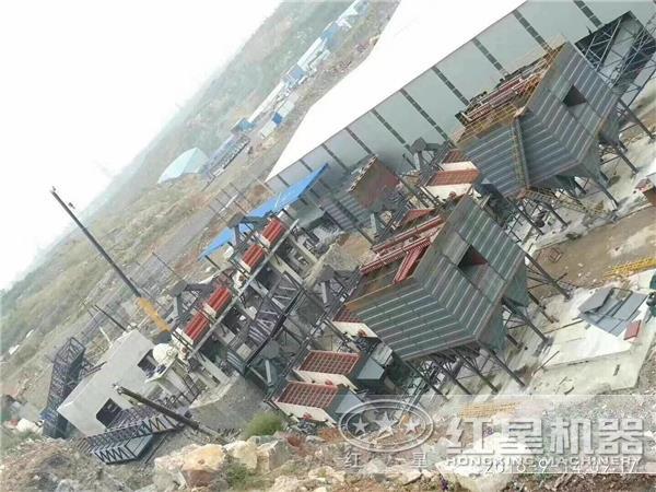 時產(chǎn)1500噸重錘式破碎石料生產(chǎn)線設備現(xiàn)場配置 時產(chǎn)1500噸重錘式破碎石料生產(chǎn)線設備現(xiàn)場配置