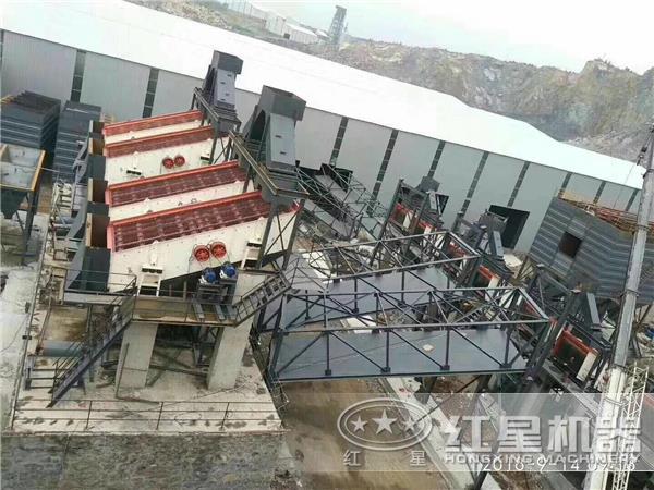 時產(chǎn)1500噸重錘式破碎石料生產(chǎn)線設備現(xiàn)場 時產(chǎn)1500噸重錘式破碎石料生產(chǎn)線設備現(xiàn)場