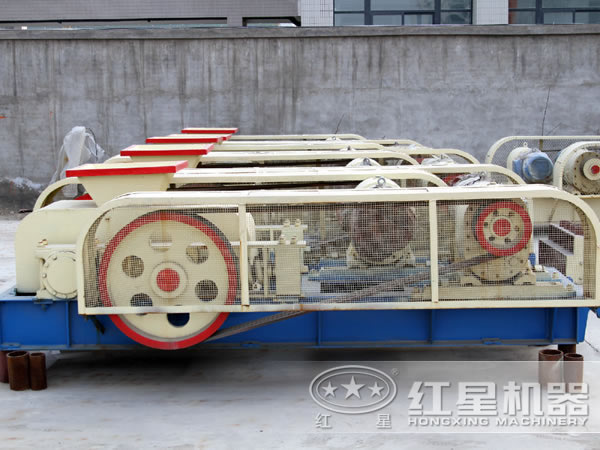 5--110t/h白云石輥式粉碎機(jī) 5--110t/h白云石輥式粉碎機(jī)