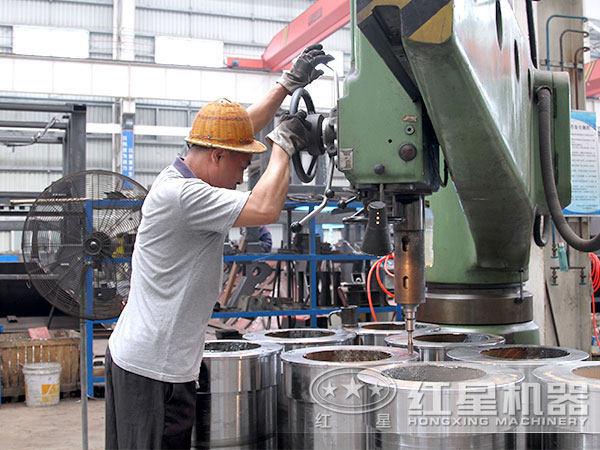 5--110t/h白云石輥式粉碎機(jī)廠家制造圖 5--110t/h白云石輥式粉碎機(jī)廠家制造圖