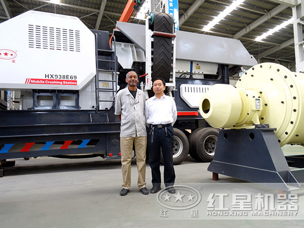 日產(chǎn)2000噸汽車式流動粉碎機(jī)廠區(qū)圖 日產(chǎn)2000噸汽車式流動粉碎機(jī)廠區(qū)圖