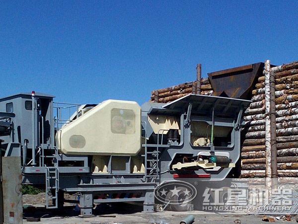 山東萊蕪汽車式流動粉碎機(jī)物料作業(yè)現(xiàn)場 山東萊蕪汽車式流動粉碎機(jī)物料作業(yè)現(xiàn)場