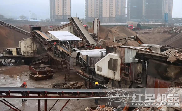 移動粉碎站現場作業