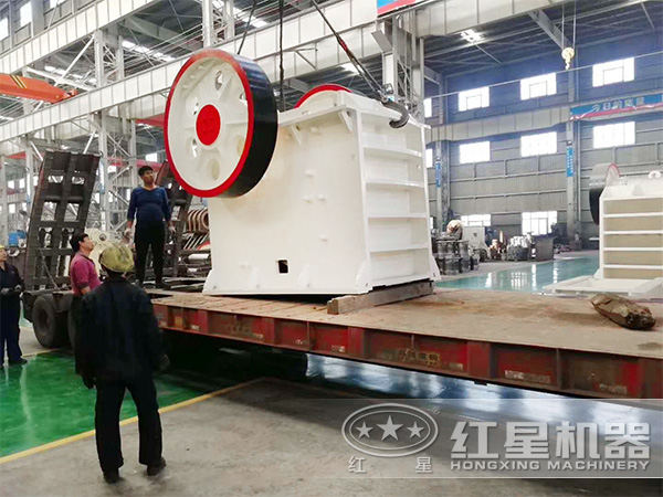 時產(chǎn)30噸400*600石頭破碎機發(fā)貨圖