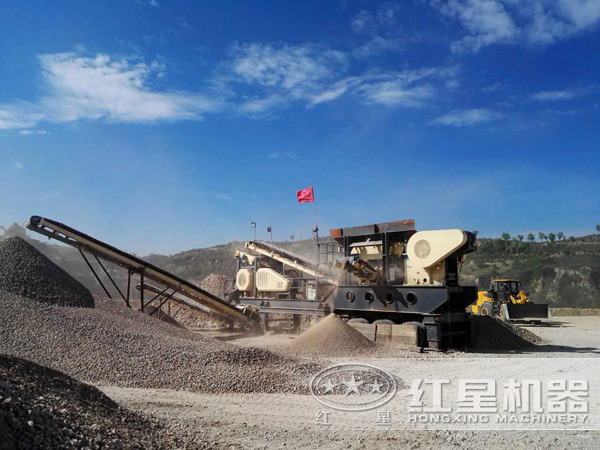 石頭打成粉移動破碎機(jī)現(xiàn)場圖 石頭打成粉移動破碎機(jī)現(xiàn)場圖