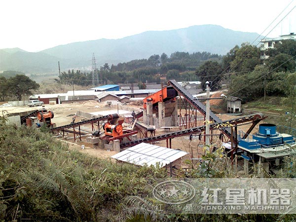 河卵石制砂機(jī)現(xiàn)場(chǎng)作業(yè)圖