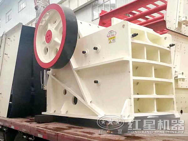 大塊石料制成碎沙設備現場發貨