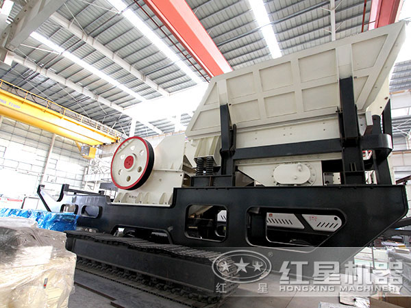 開進場的石子流動破碎車