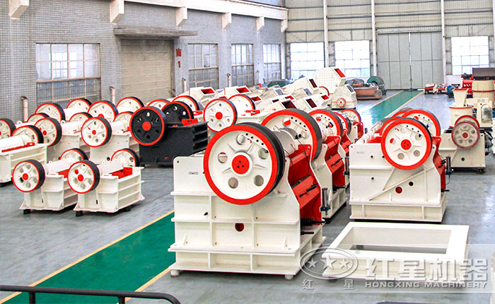 小型鄂式粉碎機車間圖