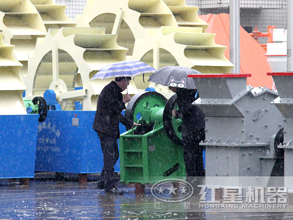 風化砂洗砂機用戶來廠參觀圖