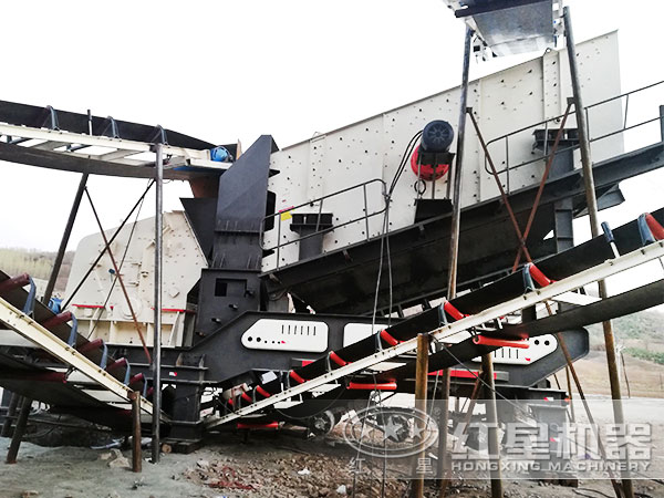 中型流動嗑石子機現(xiàn)場作業(yè) 中型流動嗑石子機現(xiàn)場作業(yè)