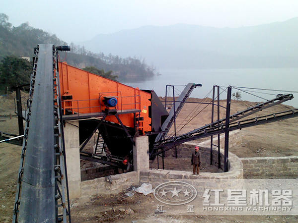 振動(dòng)篩安裝現(xiàn)場(chǎng)