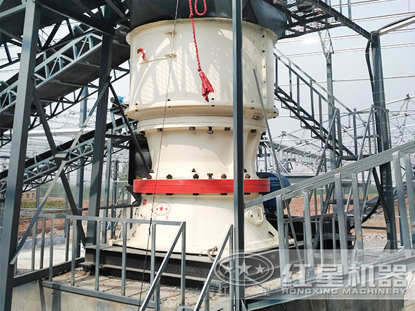 大型生產線中的單缸圓錐式破碎機 大型生產線中的單缸圓錐式破碎機