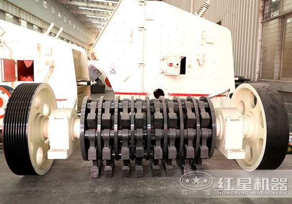 重錘破碎機(jī)轉(zhuǎn)子和上面安裝的錘頭