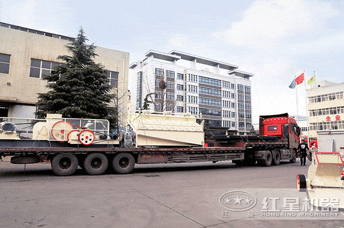 紅星小型對輥式破碎機發貨了