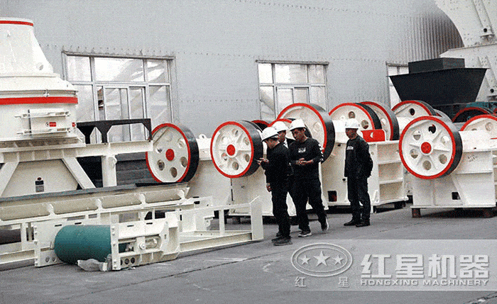 紅星顎式破碎機用戶到廠實地參觀