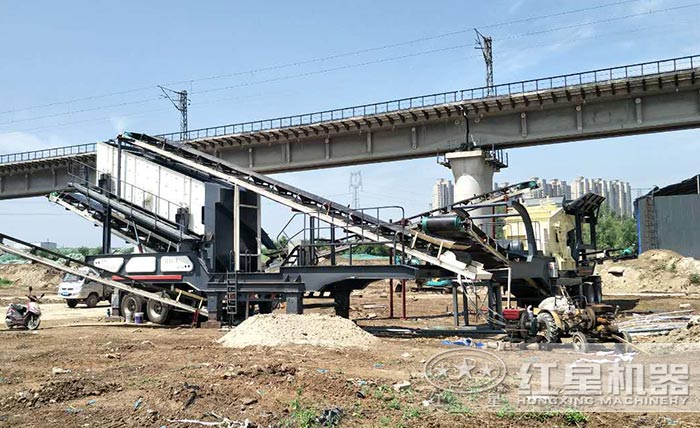 輪胎式移動破碎站作業現場