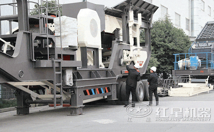 紅星客戶參觀車載渣土粉碎機(jī) 紅星客戶參觀車載渣土粉碎機(jī)