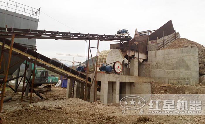 重錘式破碎機(jī)施工作業(yè)現(xiàn)場(chǎng)