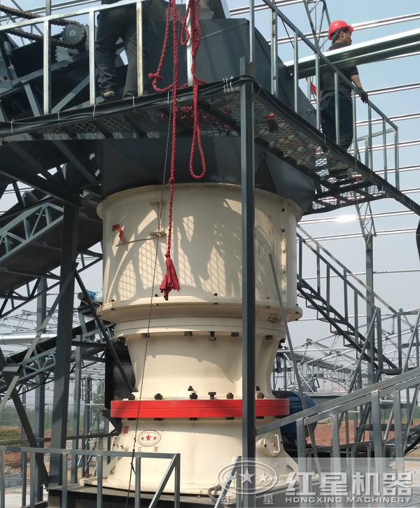 大型單缸圓錐破碎機(jī)