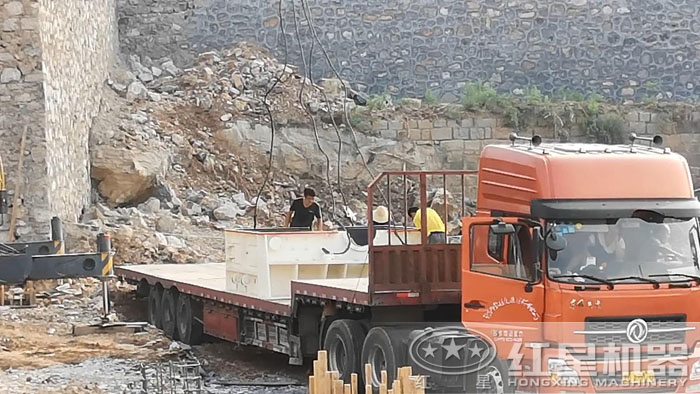 破碎機運到現場準備安裝