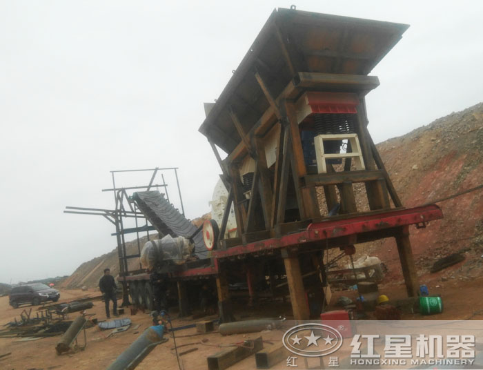 移動重錘式破碎篩分站安裝現場 移動重錘式破碎篩分站安裝現場