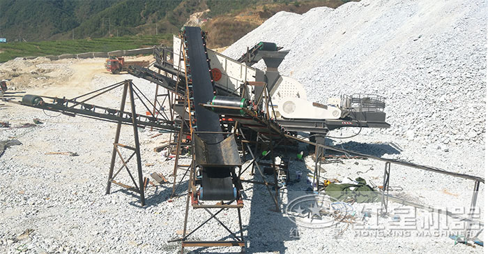 大型移動(dòng)錘式打石子機(jī)施工現(xiàn)場(chǎng) 大型移動(dòng)錘式打石子機(jī)施工現(xiàn)場(chǎng)