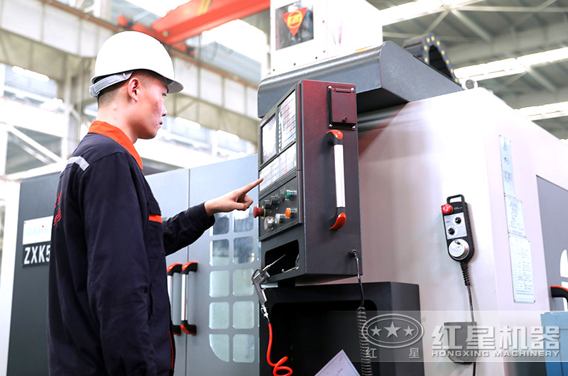 紅星技術工人作業