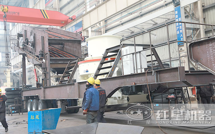 紅星流動制砂機設備車間工人安裝現(xiàn)場