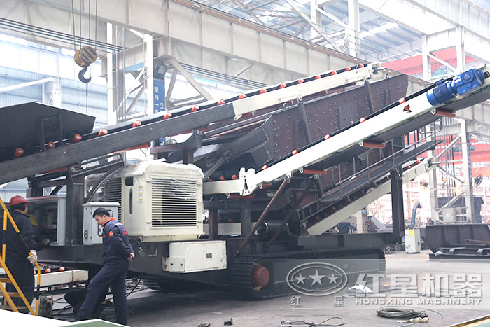 履帶式正在安裝柴油機作業中