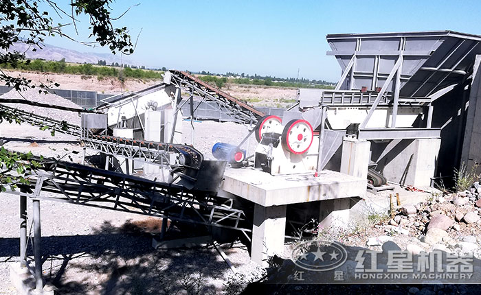 顎式破碎機固定現(xiàn)場